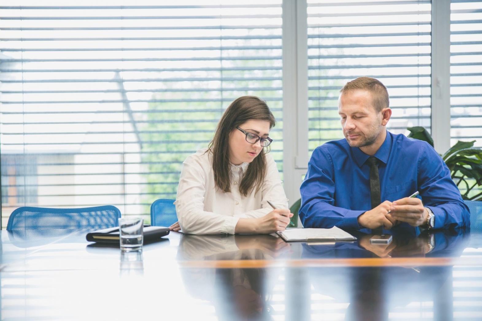 Espace de travail moderne pour formation à distance en finance